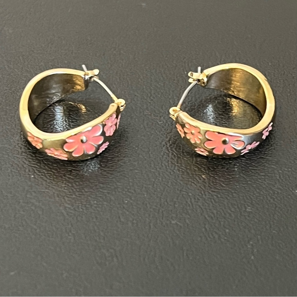 NWT Crown & Ivy Gold-Tone Pink Floral Enamel Mini Hoop Huggie Earrings